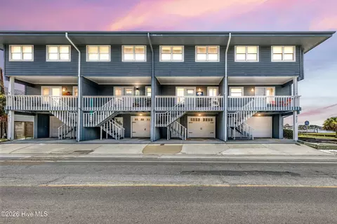921 Canal Dr, Carolina Beach, NC 28428