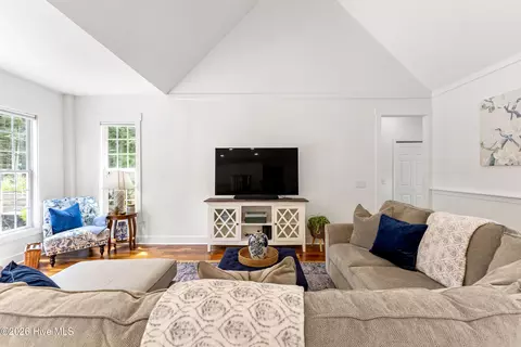 Living - 178 Emerald Ridge Dr, Hampstead, NC 28443 photo 1 of 2
