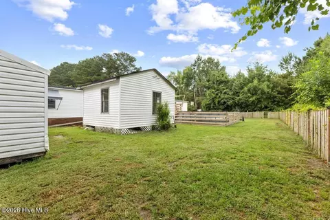 Exterior - 126 Elizabeth Dr E, Hubert, NC 28539 photo 5 of 7