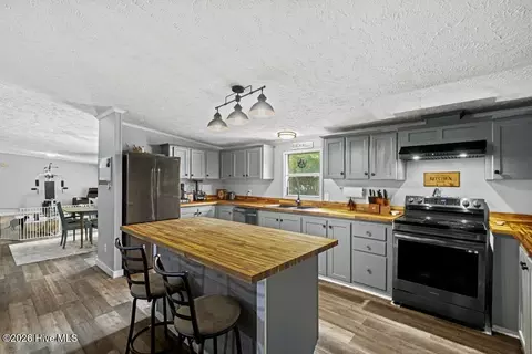 Kitchen - 126 Elizabeth Dr E, Hubert, NC 28539 photo 1 of 5