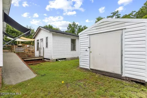 Exterior - 126 Elizabeth Dr E, Hubert, NC 28539 photo 4 of 7