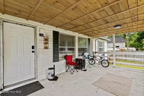 Exterior - 126 Elizabeth Dr E, Hubert, NC 28539 photo 3 of 7