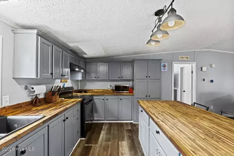 Kitchen - 126 Elizabeth Dr E, Hubert, NC 28539 photo 4 of 5
