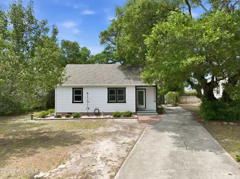 109 Noyes Ave, Morehead City, NC 28557