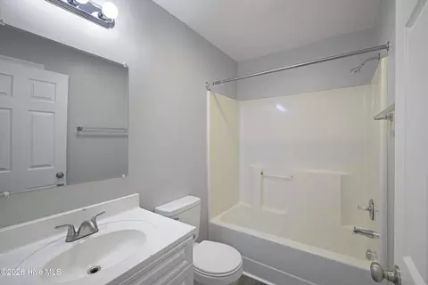 Bath - 2140 Veterans Dr, Augusta, GA 30909 photo 2 of 2