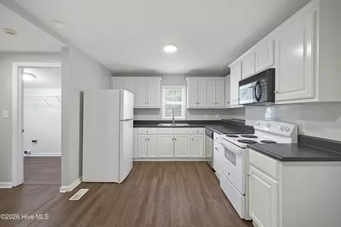 Entry Way - 2140 Veterans Dr, Augusta, GA 30909 photo 2 of 2