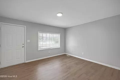 Living - 2140 Veterans Dr, Augusta, GA 30909 photo 3 of 7