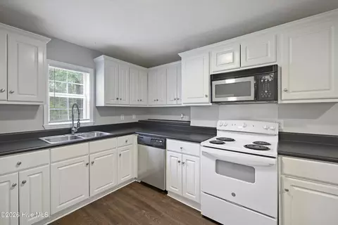 Kitchen - 2140 Veterans Dr, Augusta, GA 30909 photo 2 of 2