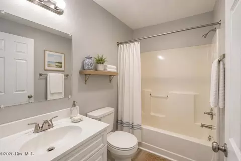 Bath - 2140 Veterans Dr, Augusta, GA 30909 photo 1 of 2