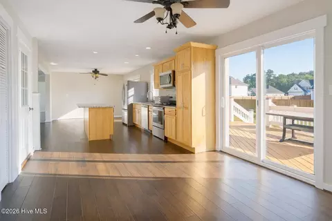 Living - 685 Edens Ln, Hampstead, NC 28443 photo 3 of 3