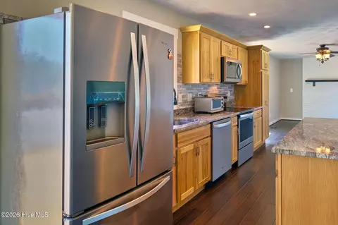Kitchen - 685 Edens Ln, Hampstead, NC 28443 photo 2 of 2