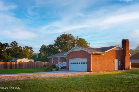 Exterior - 685 Edens Ln, Hampstead, NC 28443 photo 1 of 3