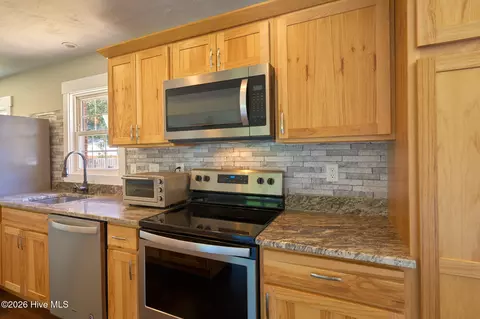 Kitchen - 685 Edens Ln, Hampstead, NC 28443 photo 1 of 2
