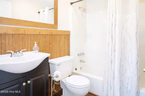 Bath - 685 Edens Ln, Hampstead, NC 28443 photo 2 of 3