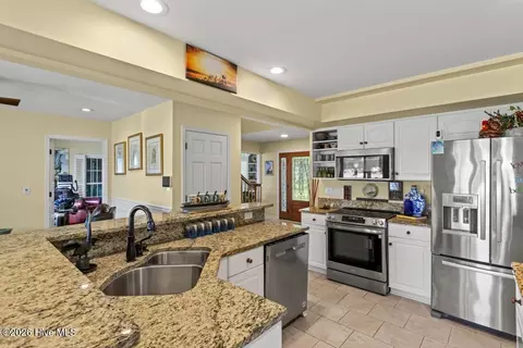 Kitchen - 148 E Ivybridge Dr, Hubert, NC 28539 photo 4 of 4