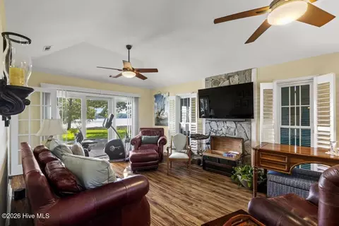 Living - 148 E Ivybridge Dr, Hubert, NC 28539 photo 2 of 2