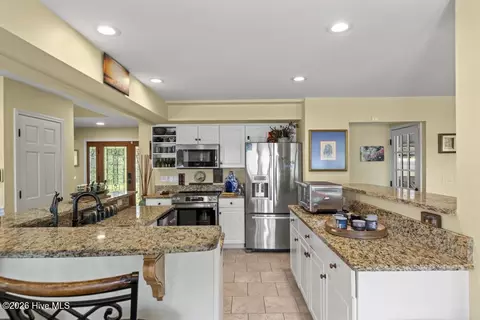 Kitchen - 148 E Ivybridge Dr, Hubert, NC 28539 photo 3 of 4