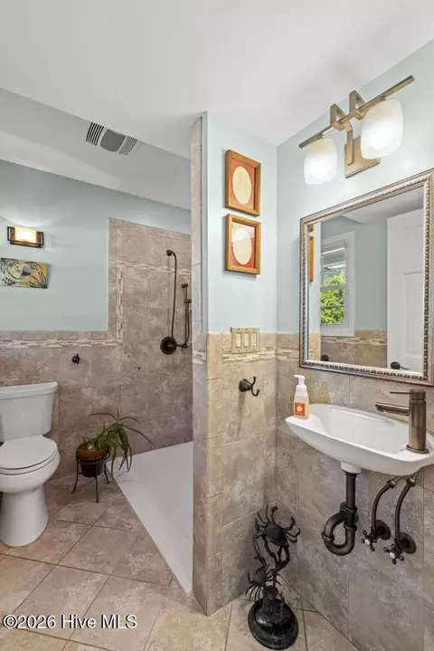 Bath - 148 E Ivybridge Dr, Hubert, NC 28539 photo 1 of 6