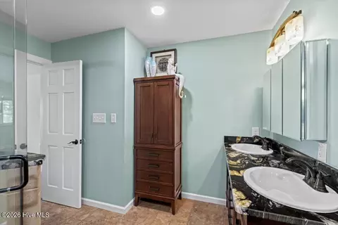 Bath - 148 E Ivybridge Dr, Hubert, NC 28539 photo 6 of 6