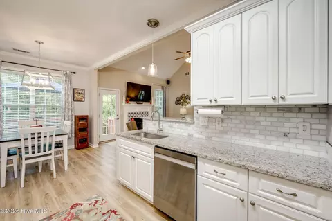 Kitchen - 1104 Hunters Cv, Evans, GA 30809 photo 4 of 5