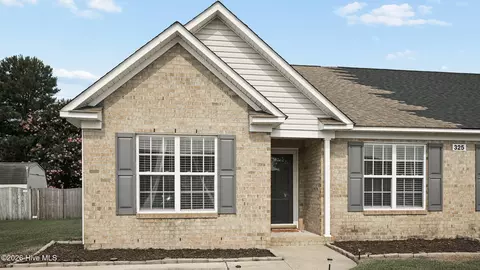325 Jeremy Ln #A, Winterville, NC 28590