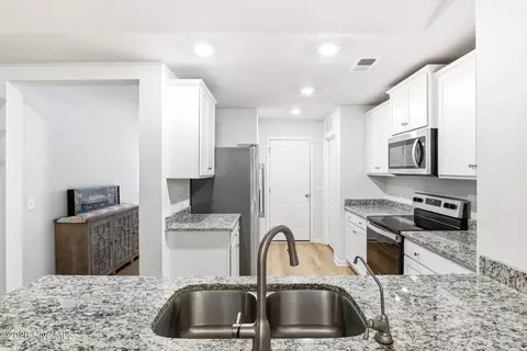 Kitchen - 530 Poppleton Dr, Hampstead, NC 28443 photo 1 of 2