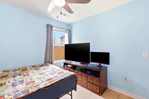 Bedroom - 530 Poppleton Dr, Hampstead, NC 28443 photo 6 of 7