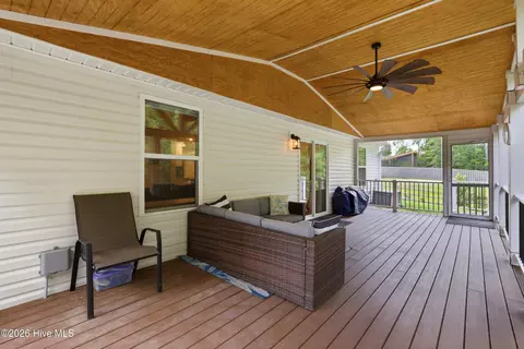 Exterior - 530 Poppleton Dr, Hampstead, NC 28443 photo 6 of 13