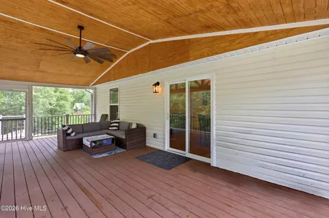 Exterior - 530 Poppleton Dr, Hampstead, NC 28443 photo 5 of 13