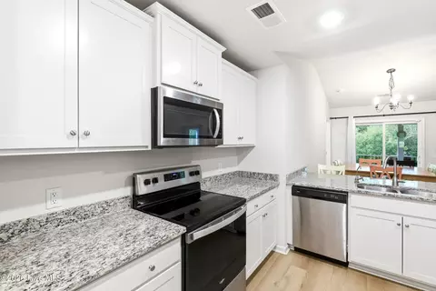 Kitchen - 530 Poppleton Dr, Hampstead, NC 28443 photo 2 of 2