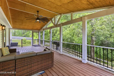 Exterior - 530 Poppleton Dr, Hampstead, NC 28443 photo 7 of 13