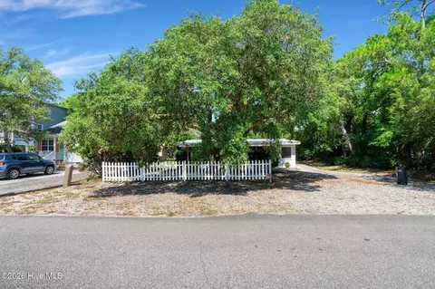 147 NW 10th St, Oak Island, NC 28465