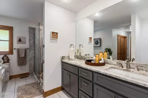 Bath - 380 Bear Trl, Murphy, NC 28906 photo 4 of 5