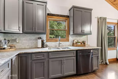 Kitchen - 380 Bear Trl, Murphy, NC 28906 photo 4 of 5