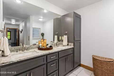 Bath - 380 Bear Trl, Murphy, NC 28906 photo 3 of 5