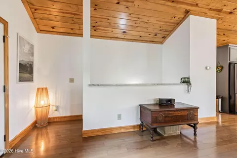 Entry Way - 380 Bear Trl, Murphy, NC 28906 photo 6 of 13