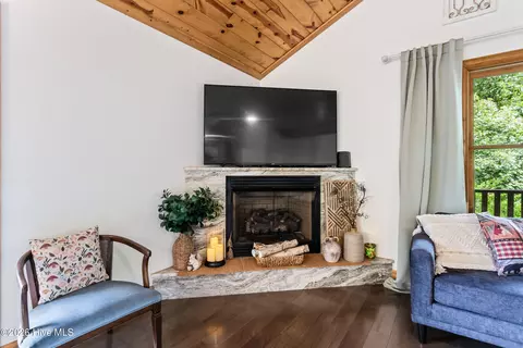 Living - 380 Bear Trl, Murphy, NC 28906 photo 2 of 4
