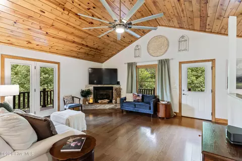 Living - 380 Bear Trl, Murphy, NC 28906 photo 1 of 4