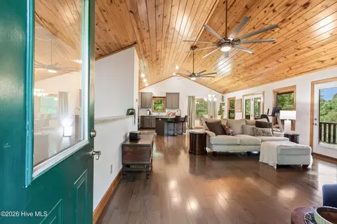 Entry Way - 380 Bear Trl, Murphy, NC 28906 photo 1 of 13