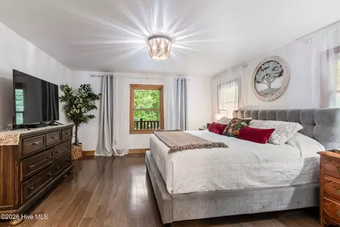 Bedroom - 380 Bear Trl, Murphy, NC 28906 photo 2 of 11