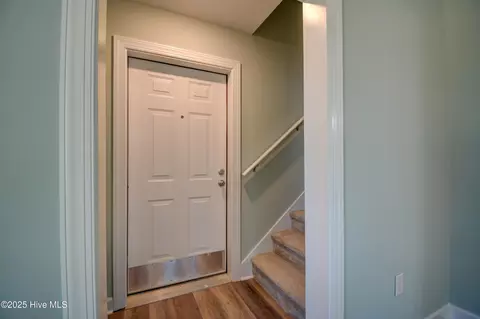 Entry Way - 320 Belt Rd, Hampstead, NC 28443 photo 2 of 4