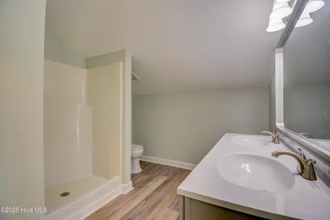 Bath - 320 Belt Rd, Hampstead, NC 28443 photo 4 of 6