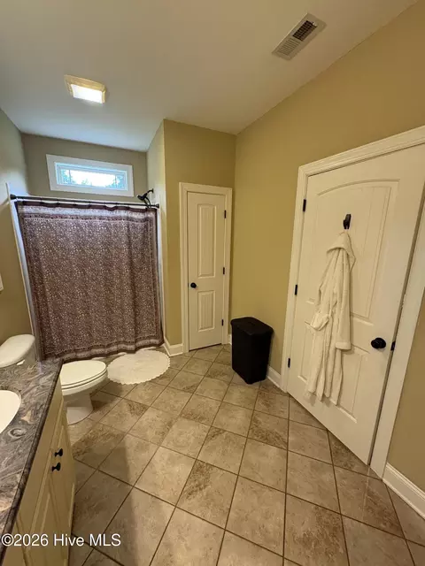 Bath - 135 Dean Dr, Chocowinity, NC 27817 photo 3 of 4