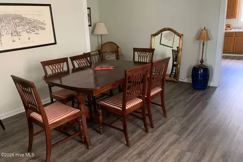 Dining - 855 Pasteur St, New Bern, NC 28560 photo 2 of 4