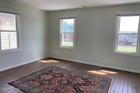 Living - 855 Pasteur St, New Bern, NC 28560 photo 2 of 2