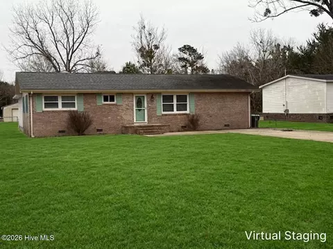 2008 Thompson Dr, Newport, NC 28570