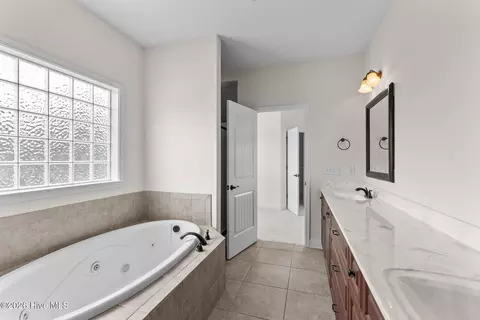 Bath - 3371 Tom Bartles Rd, Appling, GA 30802 photo 2 of 5