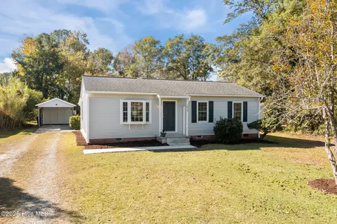 2859 Easy St, Newport, NC 28570