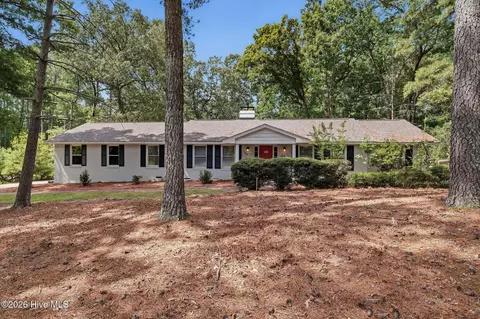 224 Heather Ln, Southern Pines, NC 28387