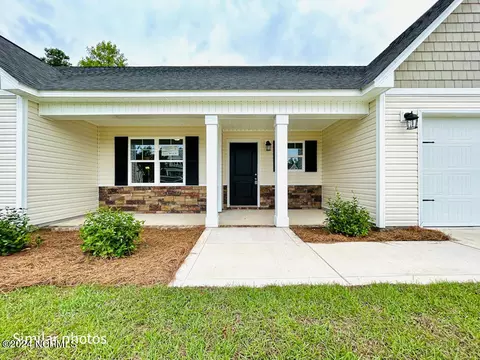 511 Large Oak Dr, Hubert, NC 28539 photo 4